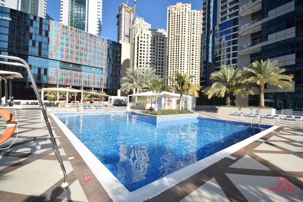Cozy Marina & Sea View Apt In Bay Central Tower Dubai Marina With Modern Gym & Pool, Steps To Beach & Metro Екстериор снимка