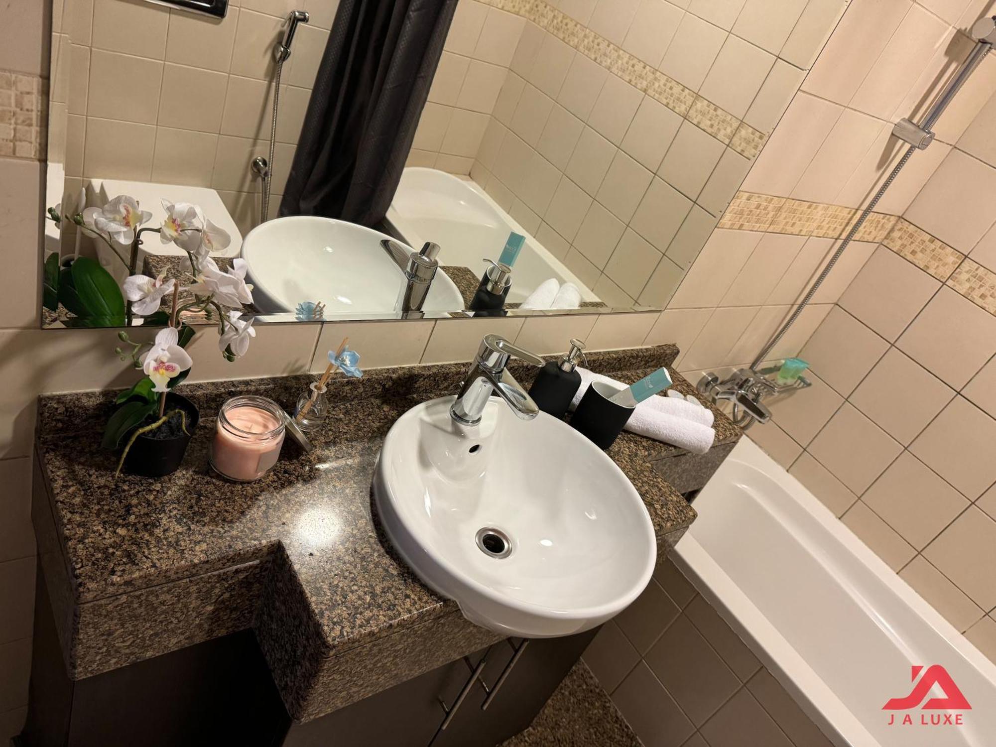 Cozy Marina & Sea View Apt In Bay Central Tower Dubai Marina With Modern Gym & Pool, Steps To Beach & Metro Екстериор снимка