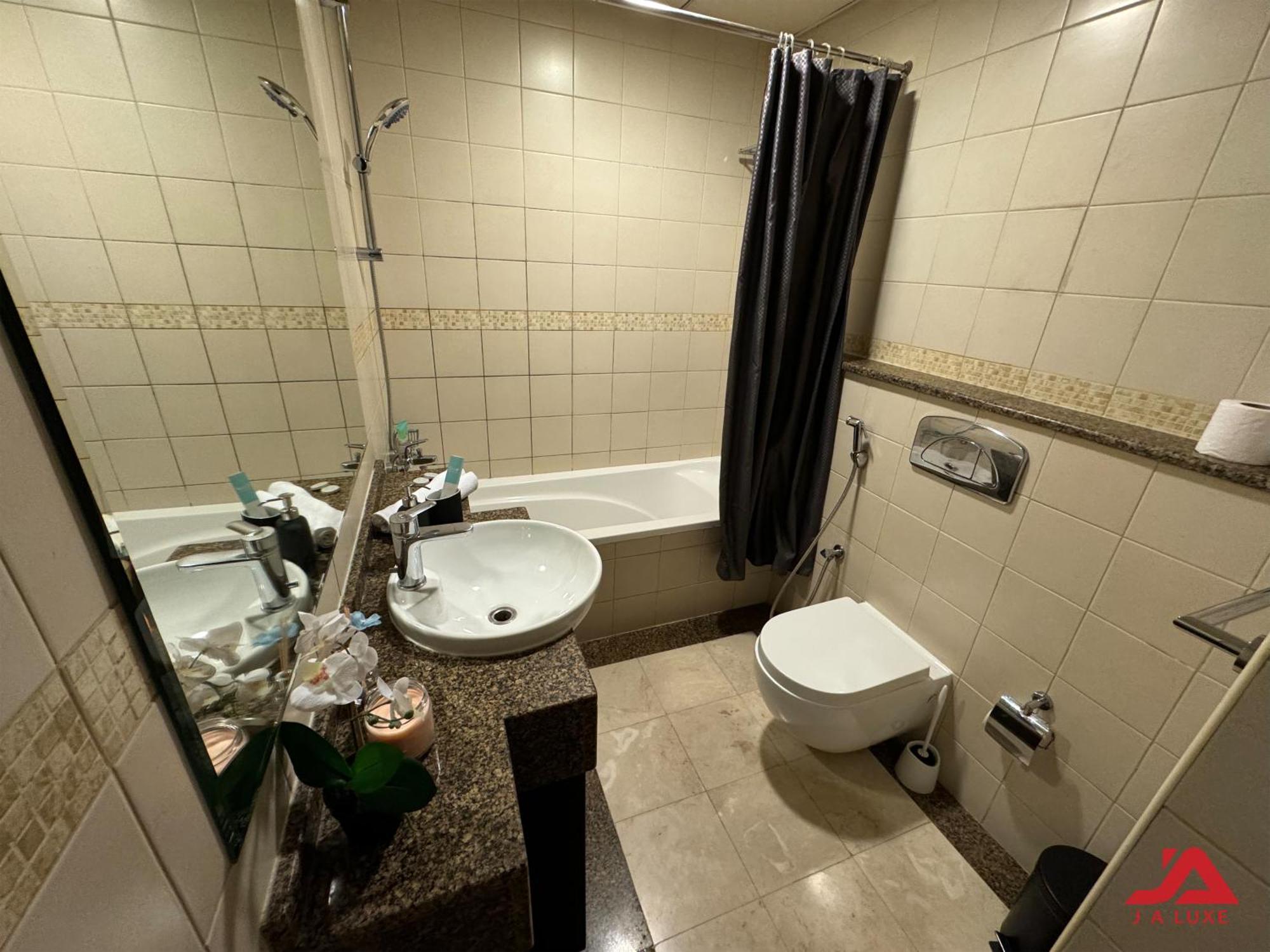 Cozy Marina & Sea View Apt In Bay Central Tower Dubai Marina With Modern Gym & Pool, Steps To Beach & Metro Екстериор снимка