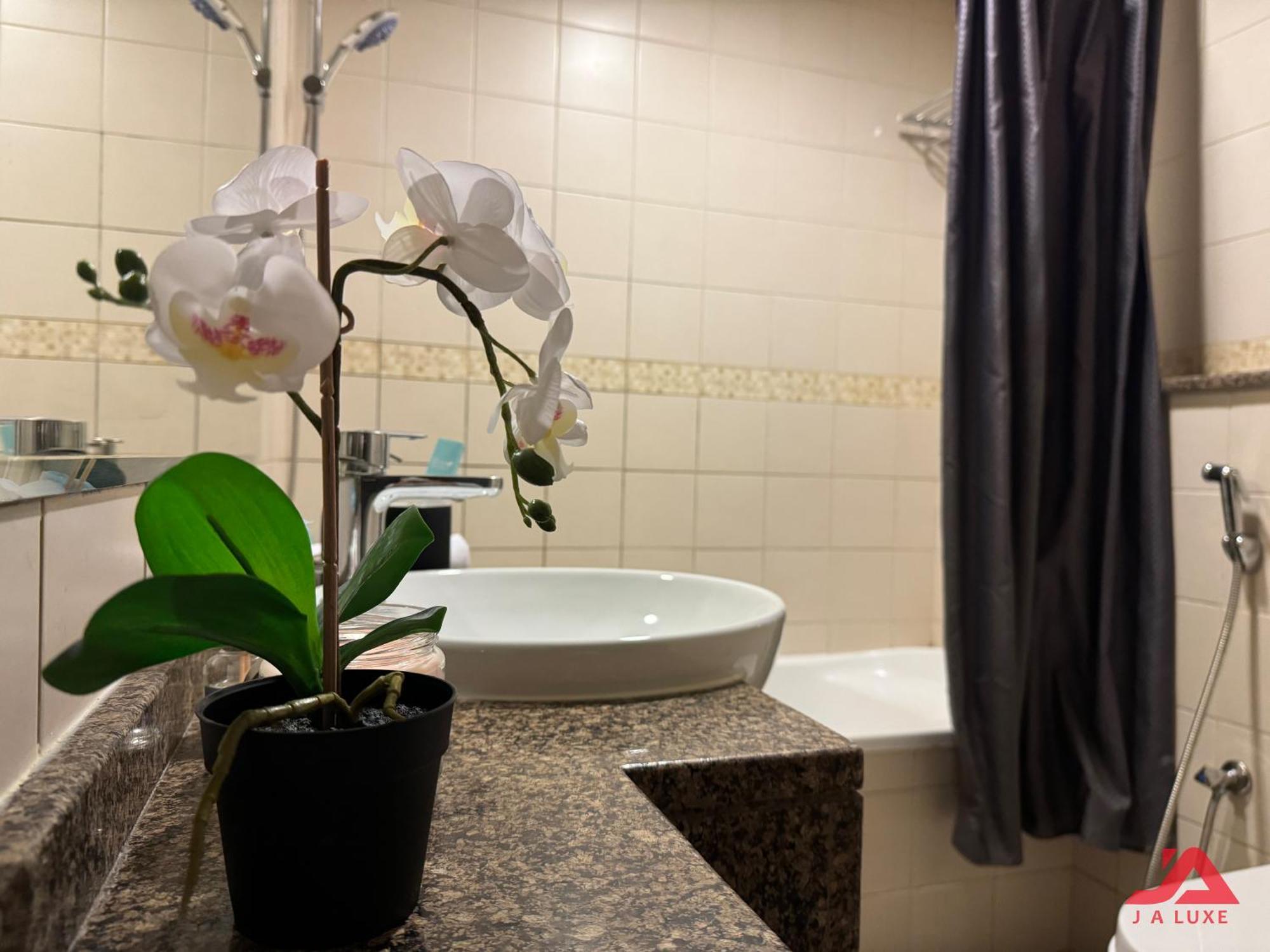 Cozy Marina & Sea View Apt In Bay Central Tower Dubai Marina With Modern Gym & Pool, Steps To Beach & Metro Екстериор снимка
