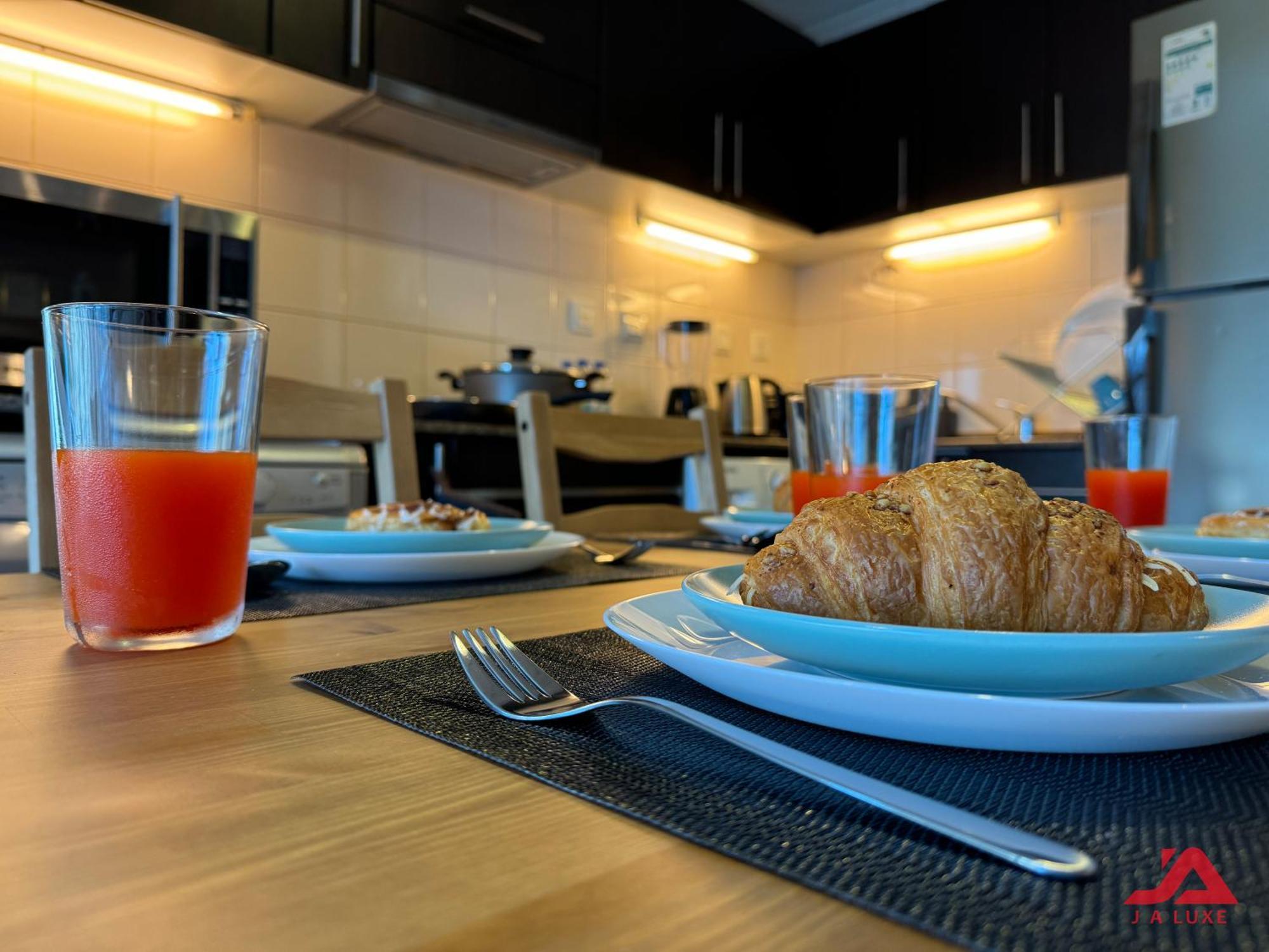 Cozy Marina & Sea View Apt In Bay Central Tower Dubai Marina With Modern Gym & Pool, Steps To Beach & Metro Екстериор снимка
