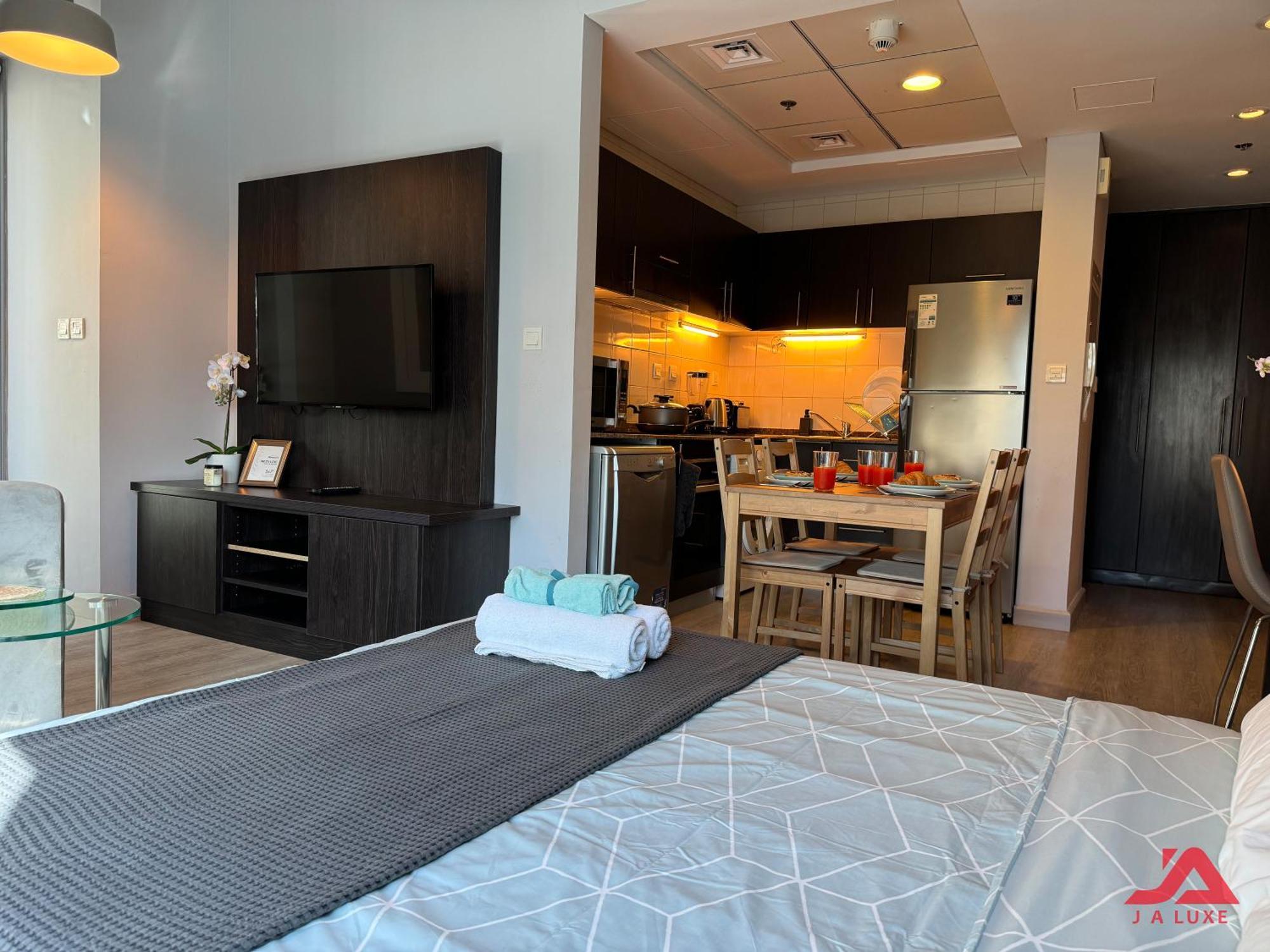 Cozy Marina & Sea View Apt In Bay Central Tower Dubai Marina With Modern Gym & Pool, Steps To Beach & Metro Екстериор снимка